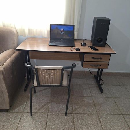 Apartamento com Estacionamento, Wi-Fi, Ar condicionado a 300 metros da Praia da Enseada no Guarujá. Esterno foto