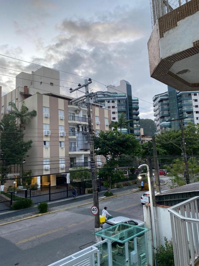 Apartamento com Estacionamento, Wi-Fi, Ar condicionado a 300 metros da Praia da Enseada no Guarujá. Esterno foto