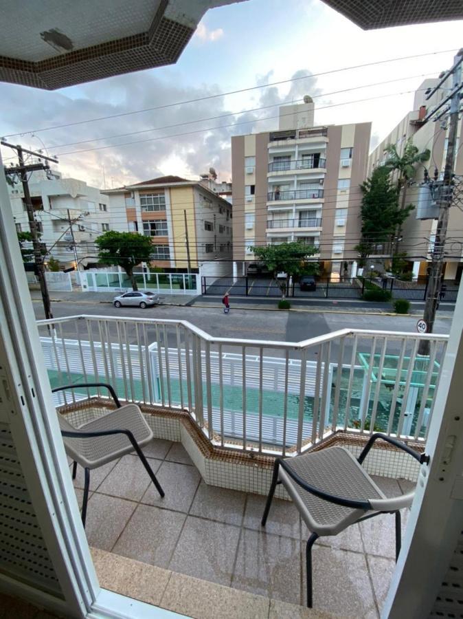 Apartamento com Estacionamento, Wi-Fi, Ar condicionado a 300 metros da Praia da Enseada no Guarujá. Esterno foto