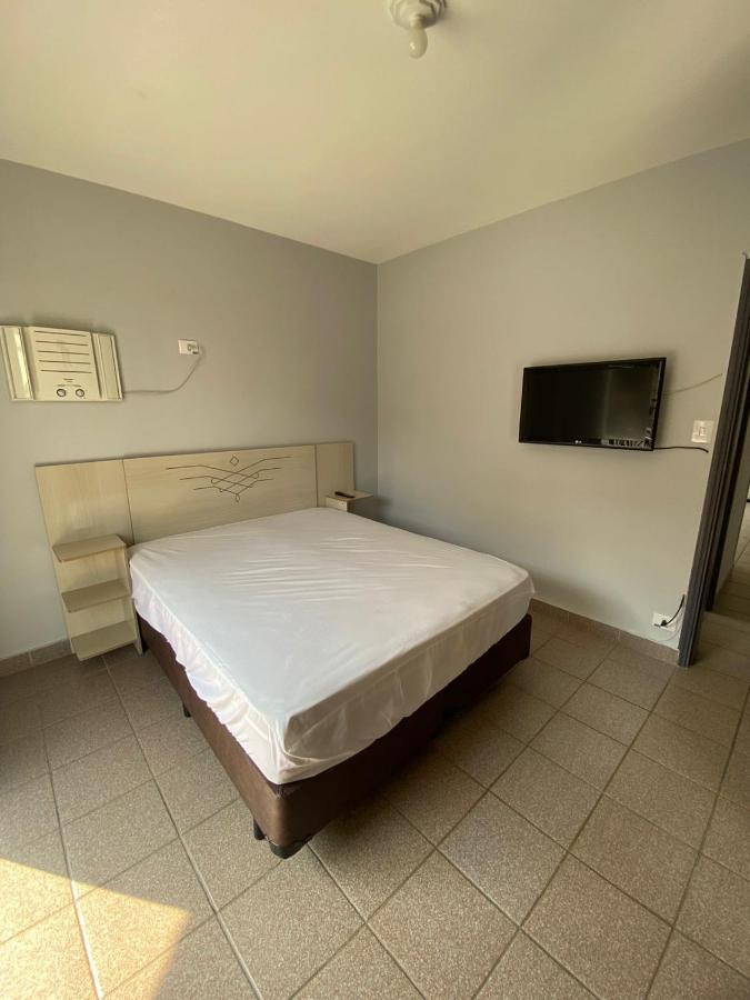 Apartamento com Estacionamento, Wi-Fi, Ar condicionado a 300 metros da Praia da Enseada no Guarujá. Esterno foto