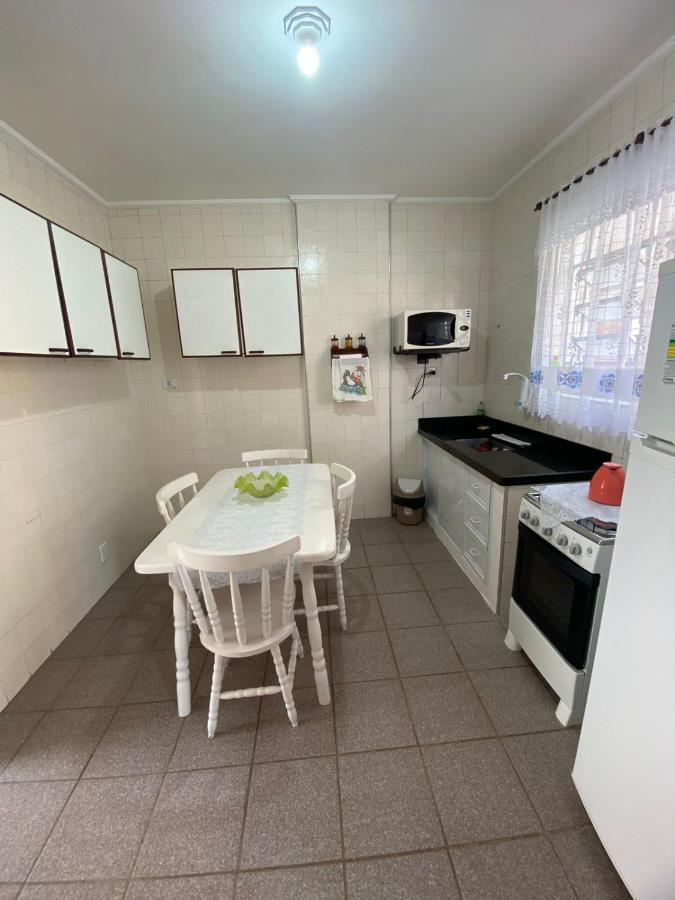 Apartamento com Estacionamento, Wi-Fi, Ar condicionado a 300 metros da Praia da Enseada no Guarujá. Esterno foto