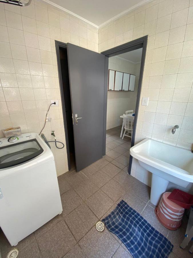 Apartamento com Estacionamento, Wi-Fi, Ar condicionado a 300 metros da Praia da Enseada no Guarujá. Esterno foto