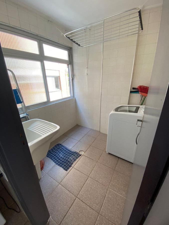 Apartamento com Estacionamento, Wi-Fi, Ar condicionado a 300 metros da Praia da Enseada no Guarujá. Esterno foto