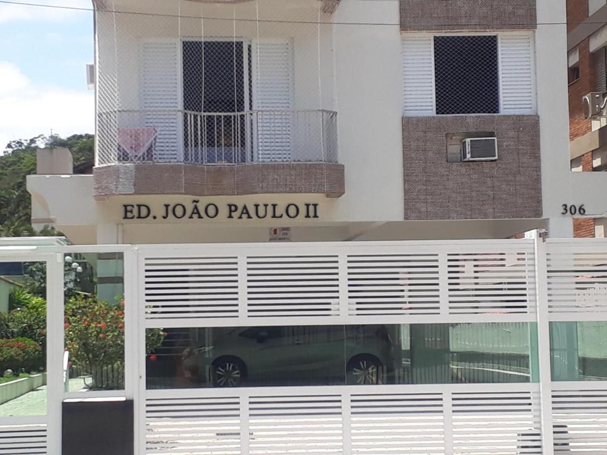 Apartamento com Estacionamento, Wi-Fi, Ar condicionado a 300 metros da Praia da Enseada no Guarujá. Esterno foto