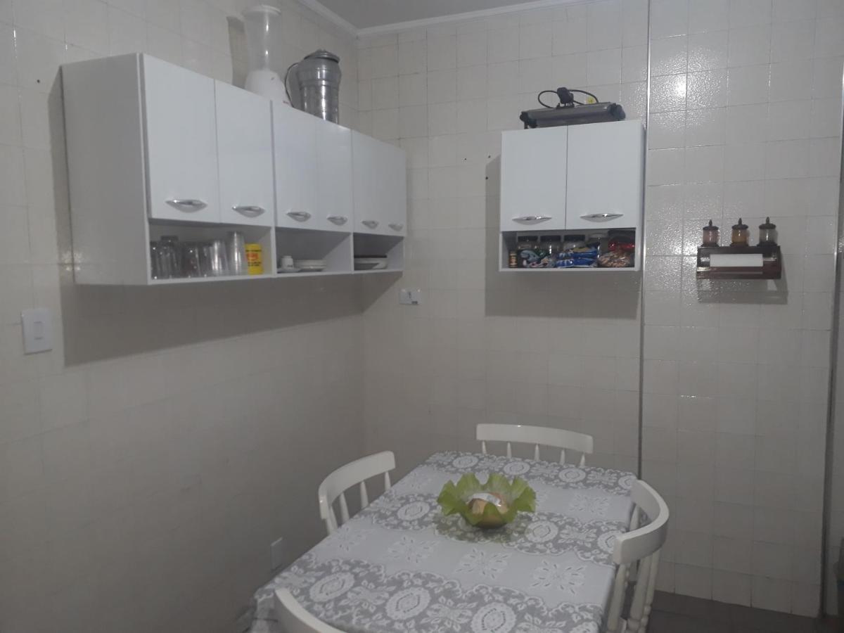 Apartamento com Estacionamento, Wi-Fi, Ar condicionado a 300 metros da Praia da Enseada no Guarujá. Esterno foto