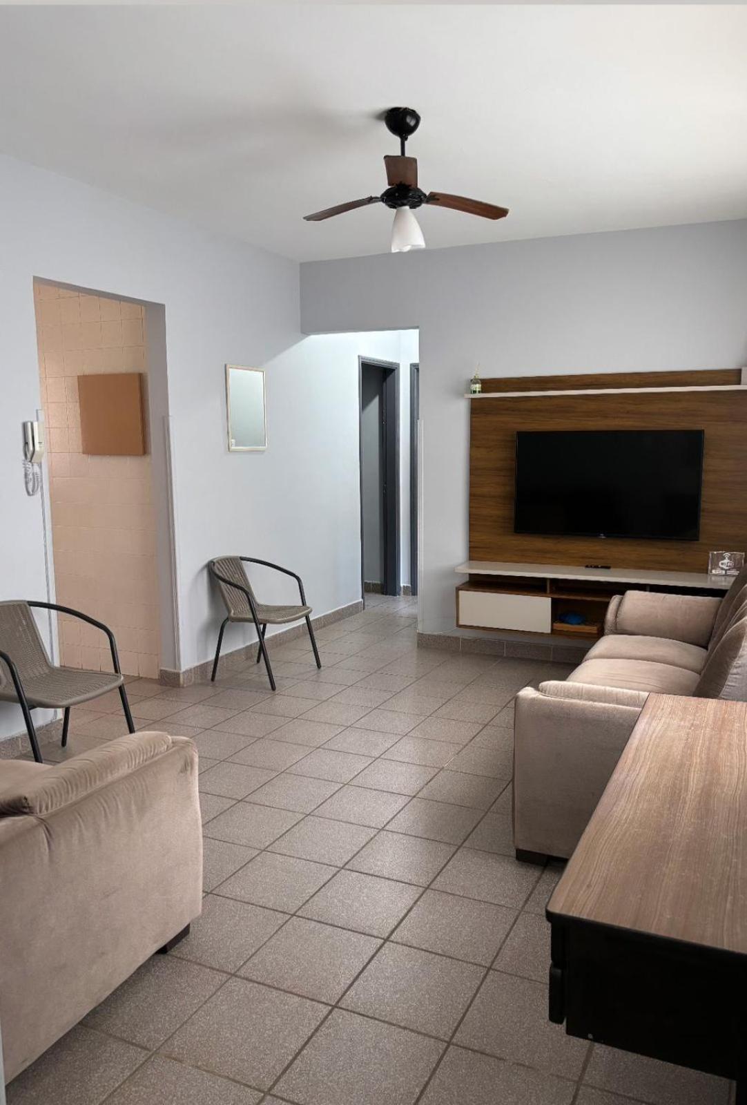 Apartamento com Estacionamento, Wi-Fi, Ar condicionado a 300 metros da Praia da Enseada no Guarujá. Esterno foto